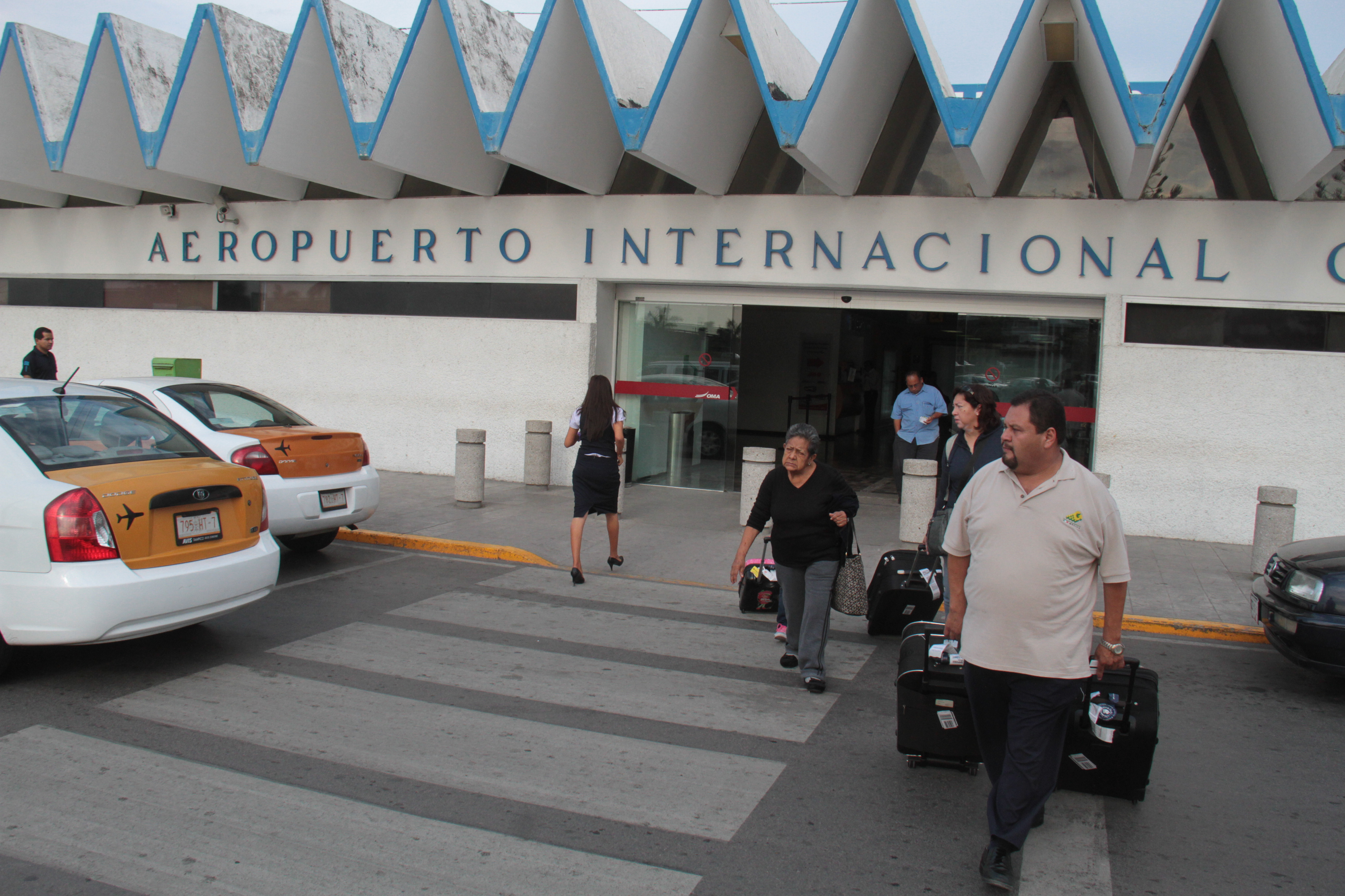 El Aeropuerto Francisco Javier Mina de Tampico -operado por OMA- posee la ruta hacia Houston, Texas.
