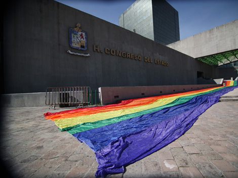 Buscan que se analice la posibilidad de matrimonios entre personas del mismo sexo. 