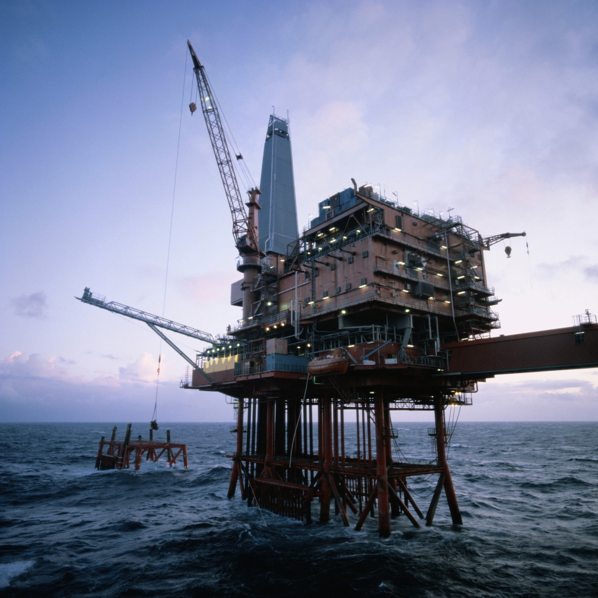 Pemex invierte en plataformas y puerto de Matamoros.