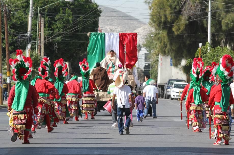 Quince danzantes acompañaron a los peregrinos.