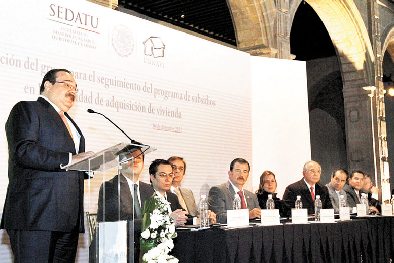 Llama Jorge Carlos Ramírez Marín a desarrollar y apoyar al sector constructor.