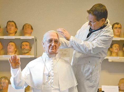 El Museo de Cera de Roma añadió a su colección la representación del papa Francisco.