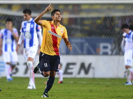 Un potente disparo en tiros libres, gol de media distancia y aporte en la generación de jugadas en la zona ofensiva, las características de Édgar.