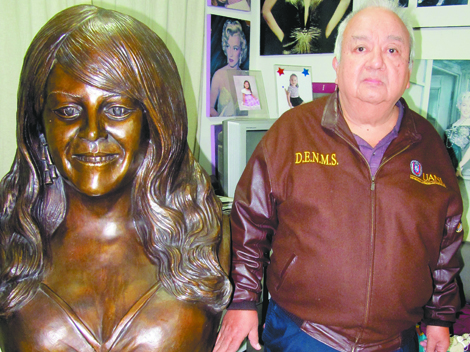 El busto es muy similar a la cantante.