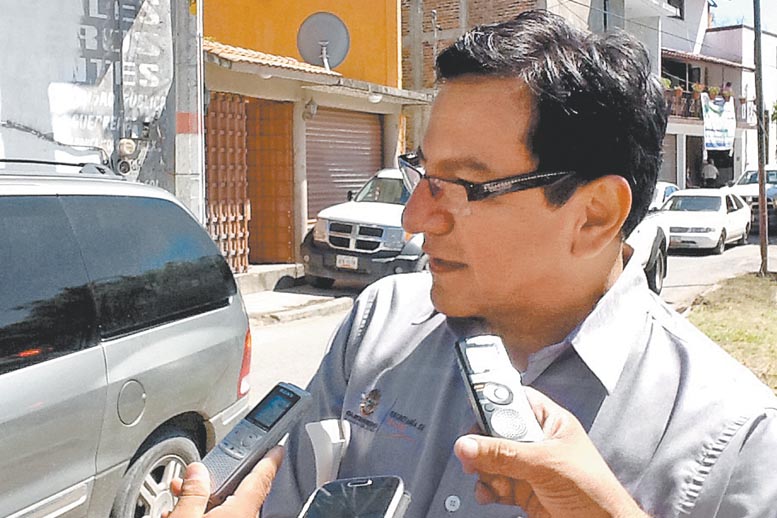 Lázaro Mazón, secretario de Salud de Guerrero, reconoció que a veces los policías no se dan abasto.