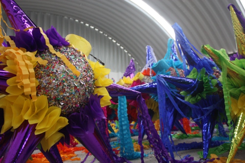 Elaboración de piñatas en Acolman