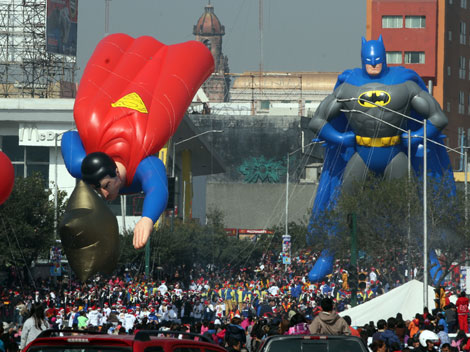 Los globos de Superman y Batman fueron los que más llamaron la atención.
