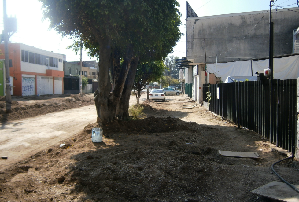 El programa Manos a la obra pavimentación 2013 beneficiará a 300 mil tapatíos y a 800 mil automovilistas.