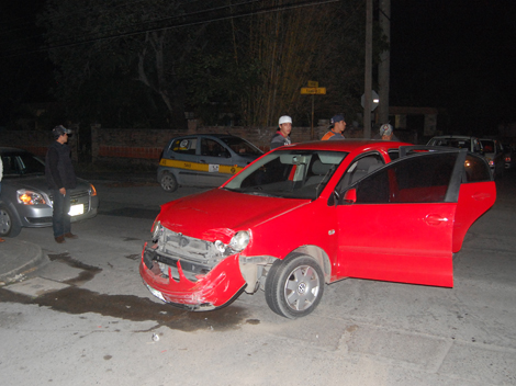 Taxi se pasa el alto y choca; deja un herido - Grupo Milenio