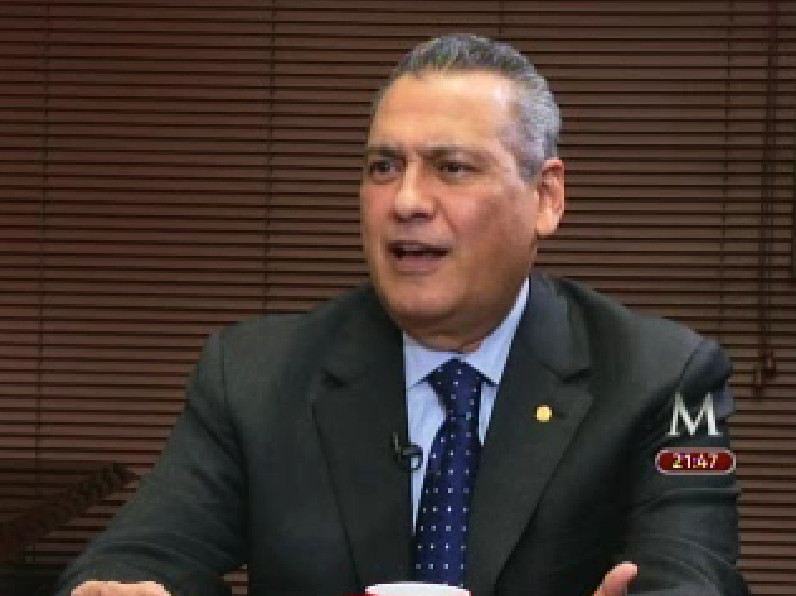 Coordinador de los diputados del PRI, Manlio Fabio Beltrones.