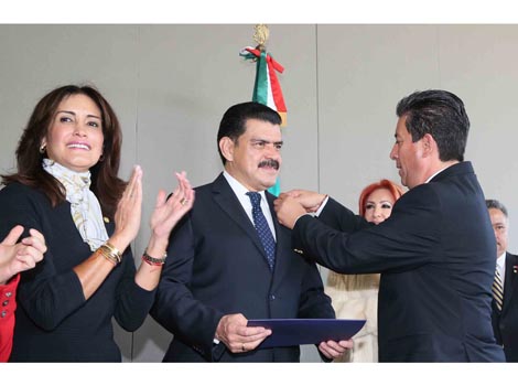 “Lupita y yo hemos decidido formar parte de esta noble asociación por sus cualidades altruistas”.