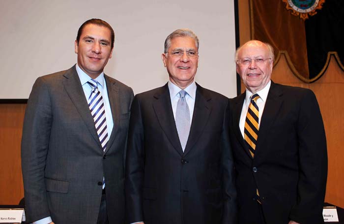 El presidente del Consejo Directivo de Fundación UNAM, Rafael Moreno Valle Suárez, presentó informe de actividades.