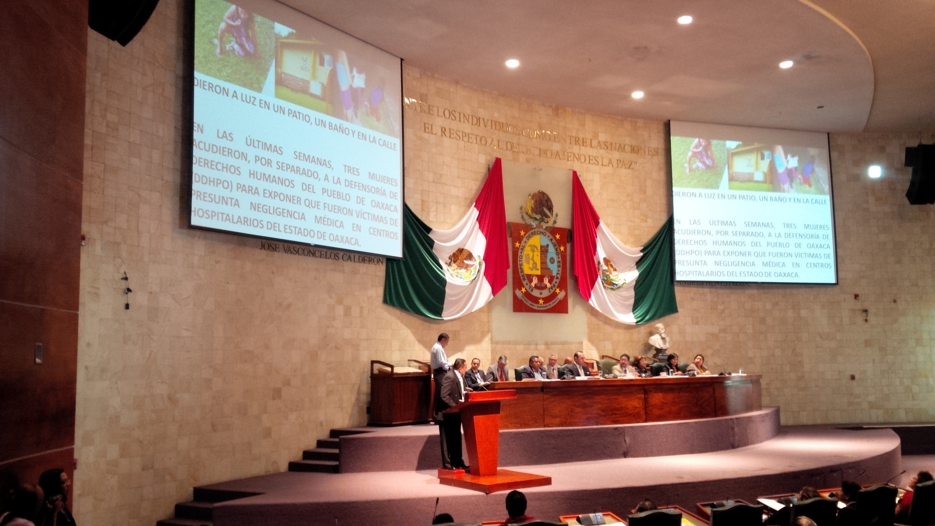 Durante la comparecencia se pasó un video de la indígena de Jalapa de Díaz