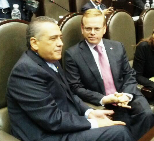 Los diputados Manlio Fabio Beltrones y Arturo Escobar y Vega.