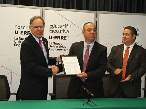 Los directivos firmaron el documento.