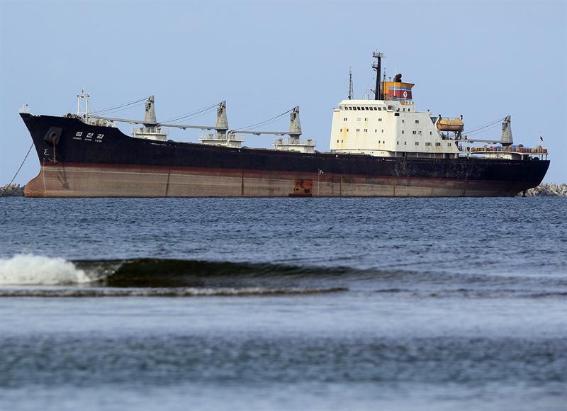 El barco norcoreano transportaba armas escondidas bajo un cargamento de azúcar cubano