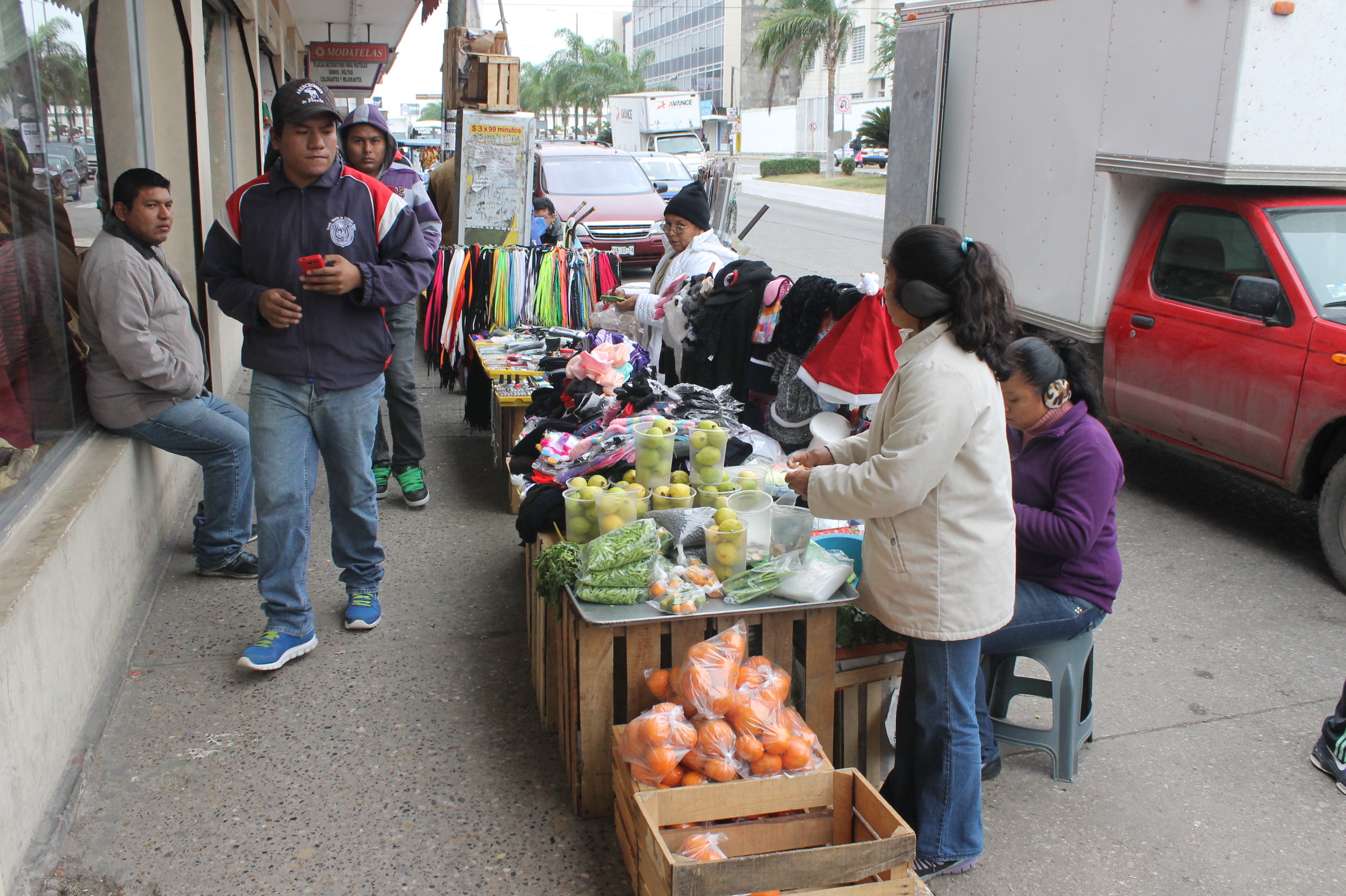 La venta ambulante persiste en el primer cuadro de Madero