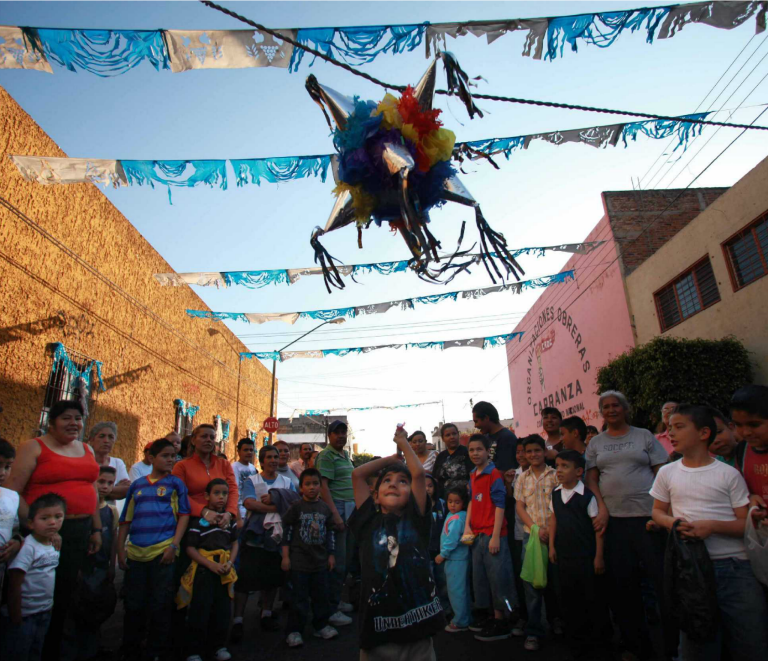 El día principal de las posadas es el 24 de diciembre cuando las familias se reúnen en una casa previamente seleccionada para cenar y festejar el naci