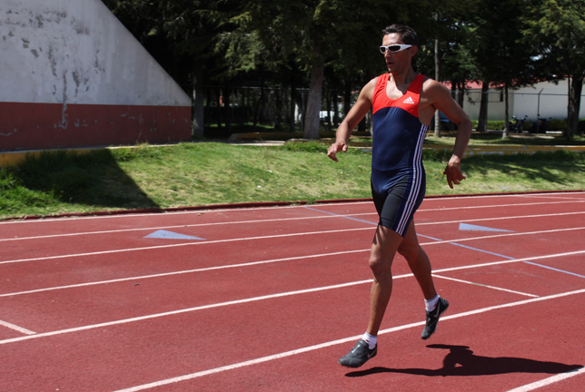 Se entrena en la pista de Metepec.