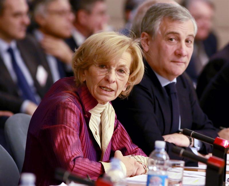 La canciller italiana Emma Bonino (i) hoy en la VI Conferencia Italia-América Latina y Caribe en Roma