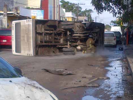 Autobús volcado
