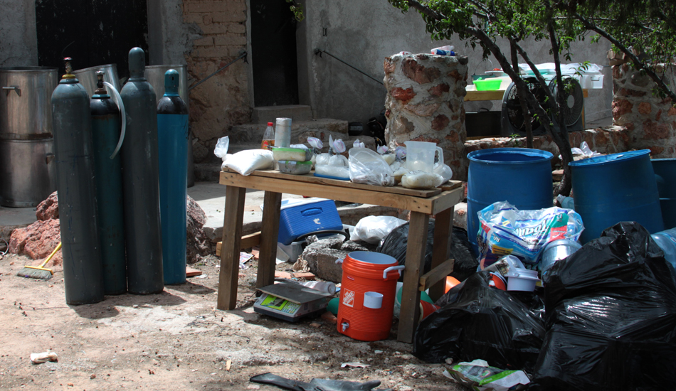 Se destruyeron utensilios encontrados en narcolaboratorios.