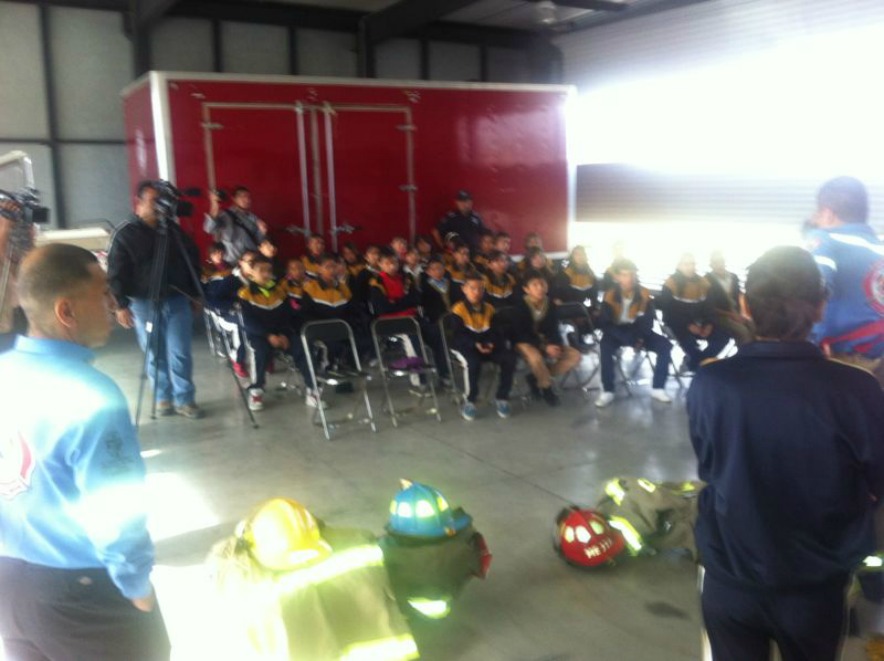 Este viernes los niños participan en prácticas en las que aprenden qué hacer en caso de un accidente en el hogar