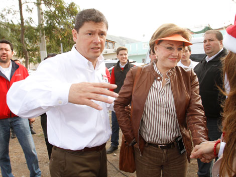 El líder del tricolor, aquí con la regidora del PRI en Monterrey, Carlota Vargas.