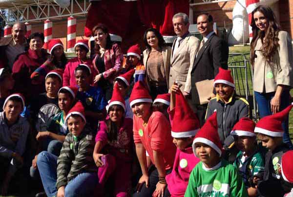 La Alcaldesa inauguró la Villa Navideña en Parque Explora. 