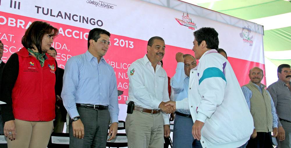 Entrega de obras y acciones en diferentes rubros a la población de Tulancingo