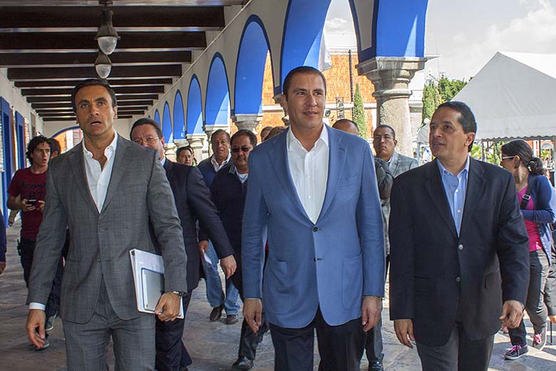 José Cabalán Macari, Rafael Moreno Valle y Carlos Joaquín González.