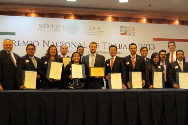 Trabajadores de la armadora Volkswagen de México, recibieron el Premio Nacional del Trabajo 2013.