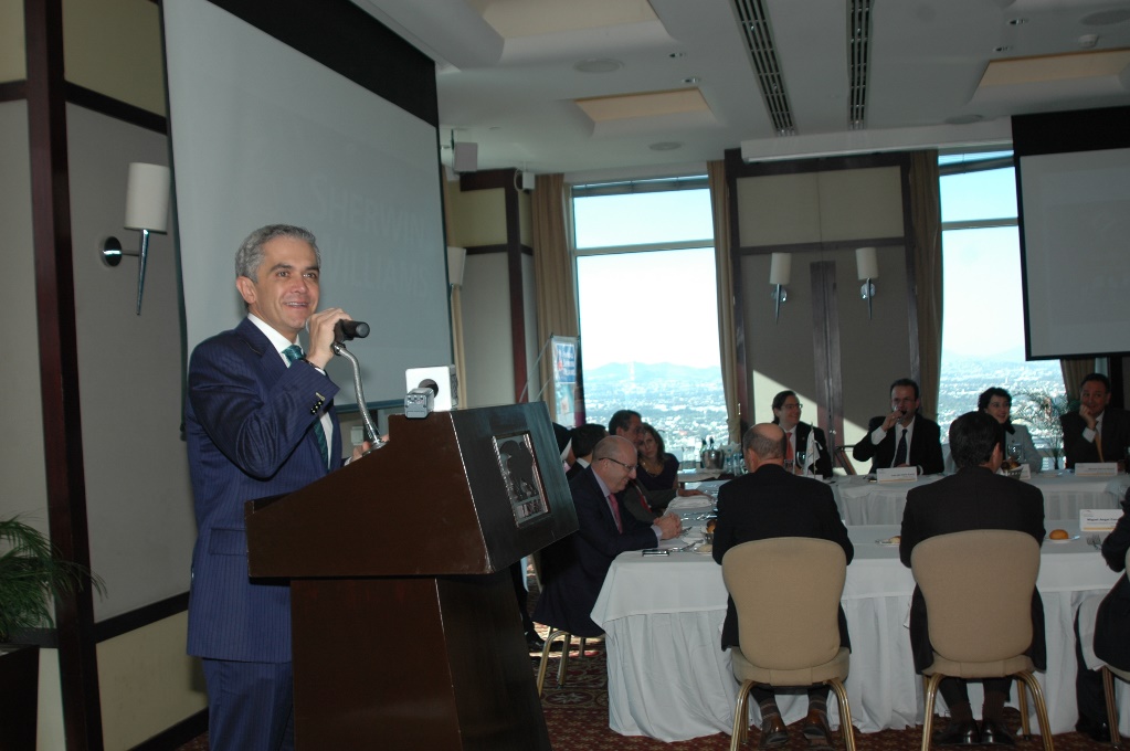 Mancera dijo que la clave para transformar la Ciudad de México está en colaboración de autoridades e inversionistas.