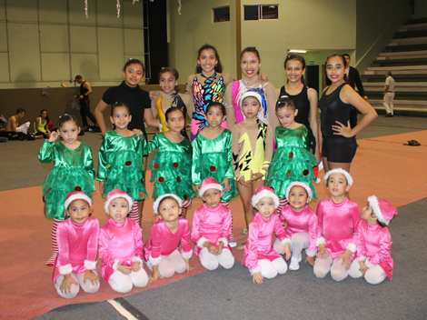 Realizan Festival de Gimnasia Navideño.
