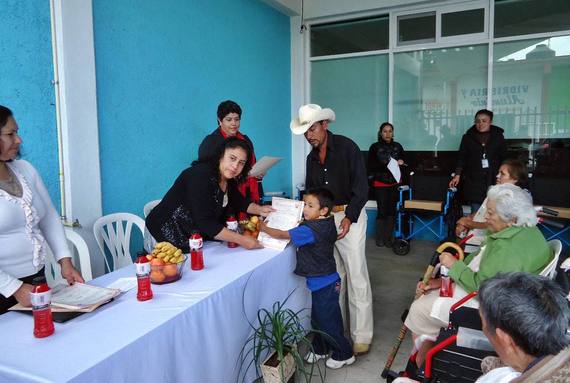 Entre los trámites más requeridos, destacan la obtención de la doble nacionalidad de niños nacidos en Estados Unidos. 