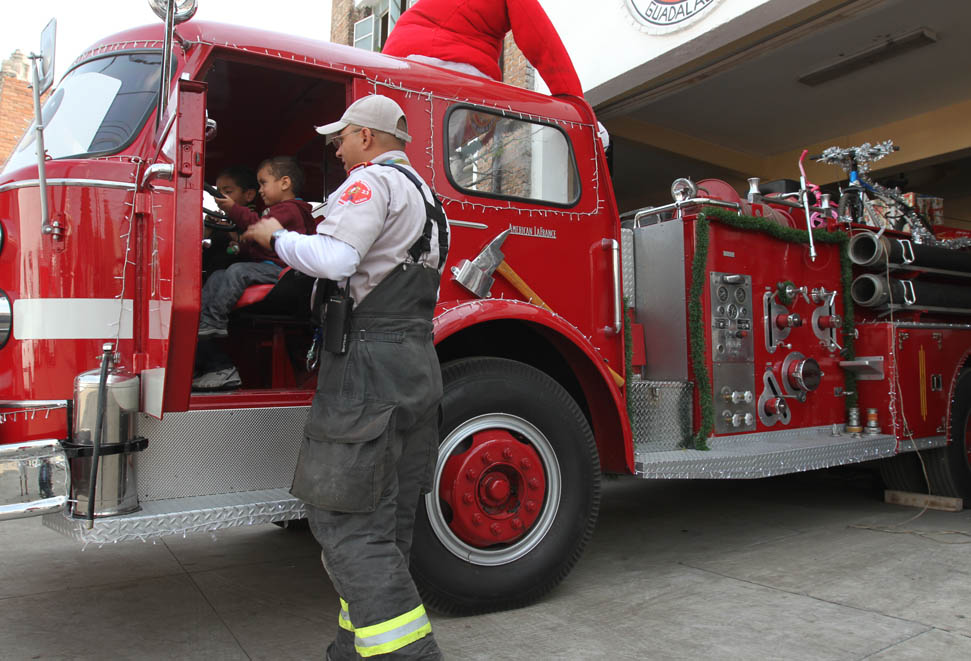 Bomberos navideños de Guadalajara