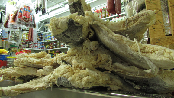 Una de las sugerencias de los consumidores, es verificar que el bacalao tenga piel para evitar que se trate de otro producto como tiburón.