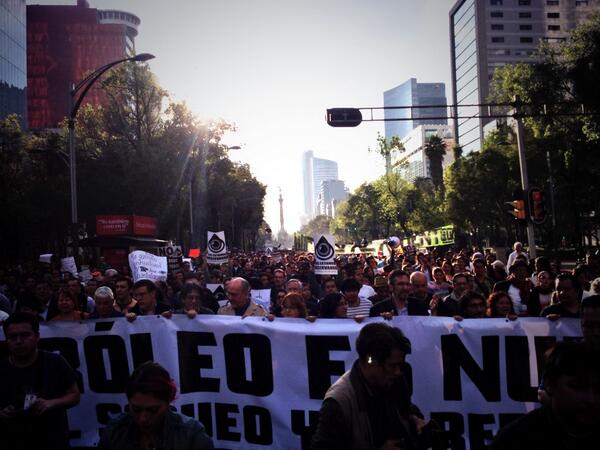 Cientos de personas se sumaron a la marcha contra la reforma energética