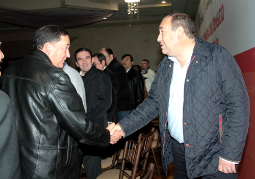 El gobernador Rubén Moreira y el alcalde de Saltillo, Isidro López en la reunión del Consejo Estatal de Seguridad.