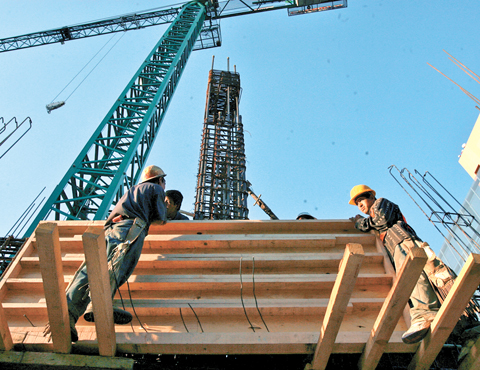 Las obras relativas a electricidad, petróleo y comunicaciones aumentaron.