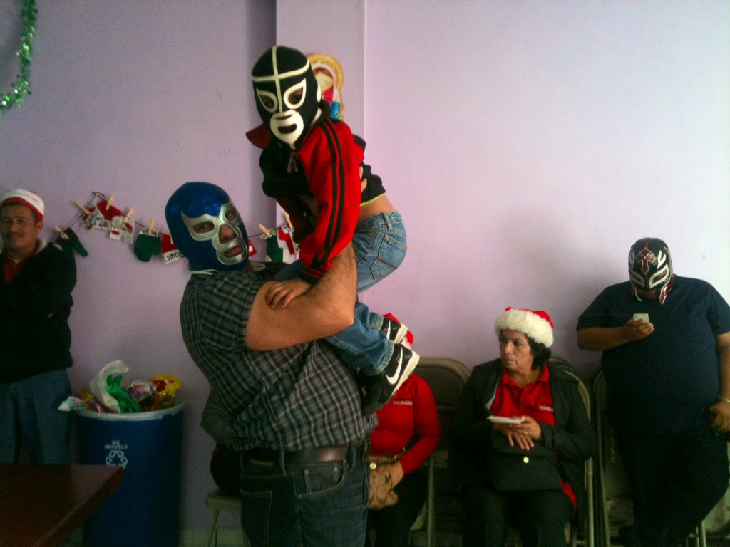 Viven magia navideña en Casa Eunime