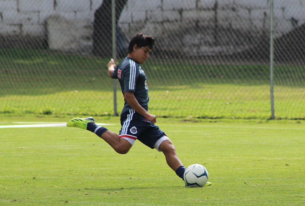  Javier Eduardo López, volante ofensivo de las Chivas.