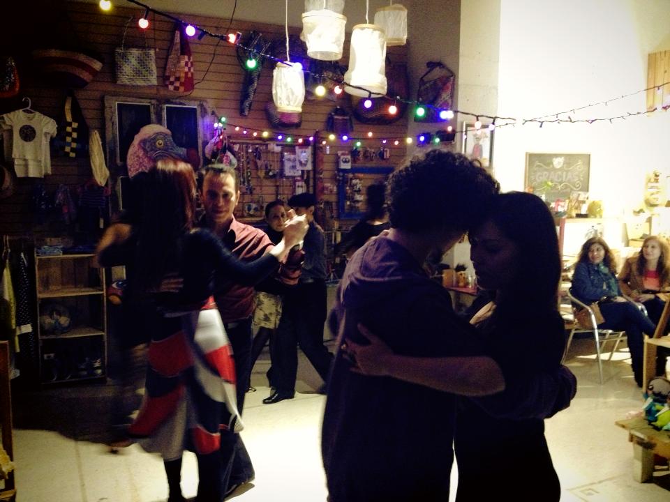 La Madriguera ofrece cada quince días, un espacio para convivir y disfrutar la cultura del Tango. 