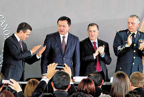 Enrique Peña Nieto, Miguel Ángel Osorio Chong, José Antonio Meade y Salvador Cienfuegos, en Ecatepec.