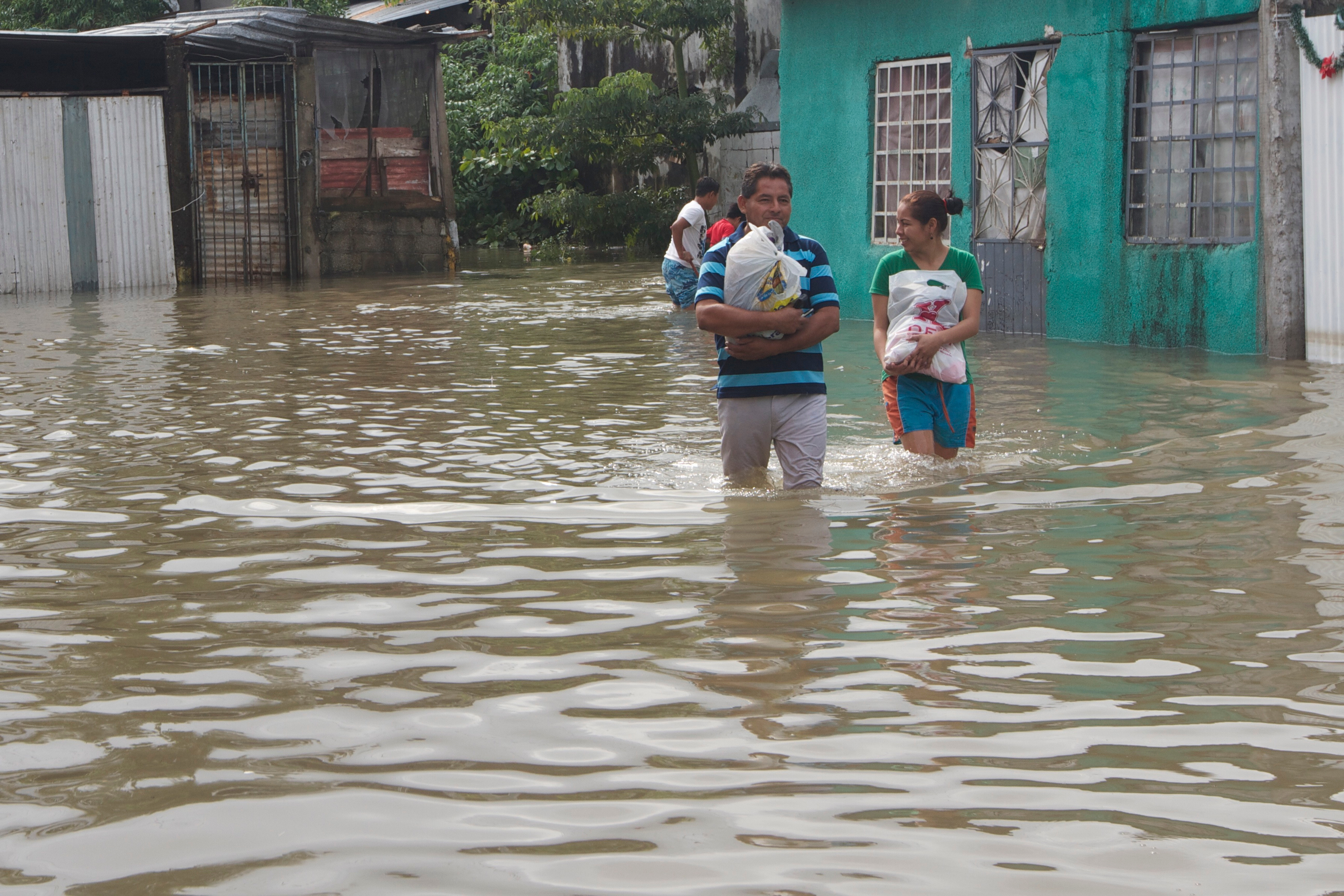 De acuerdo con la Conagua, los habitantes de la colonia Gaviotas, en Villahermosa, Tabasco, son de los más afectados por las lluvias del frente frío 2