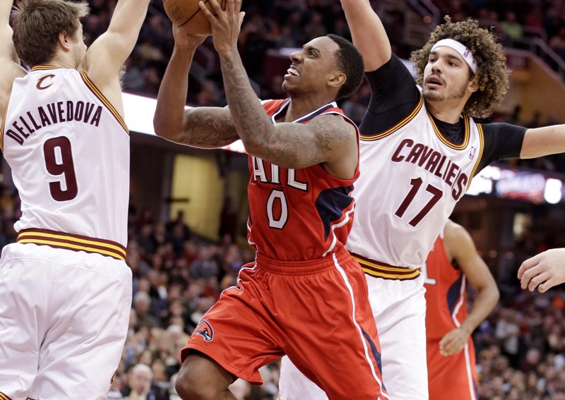 Atlanta venció a Cleveland en el regreso de Ayón