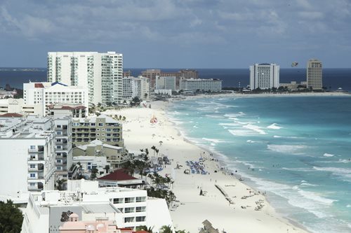 El repunte turístico registrado en Cancún, Quintana Roo, destaca entre los temas más importantes del año para ese sitio y para el país, por la derrama