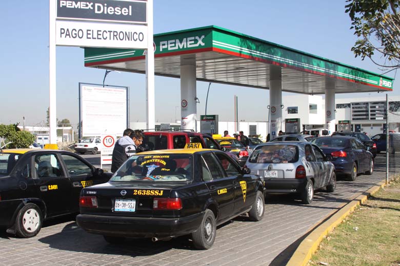 Al menos 15 gasolinerías presentan desabasto de Premium.