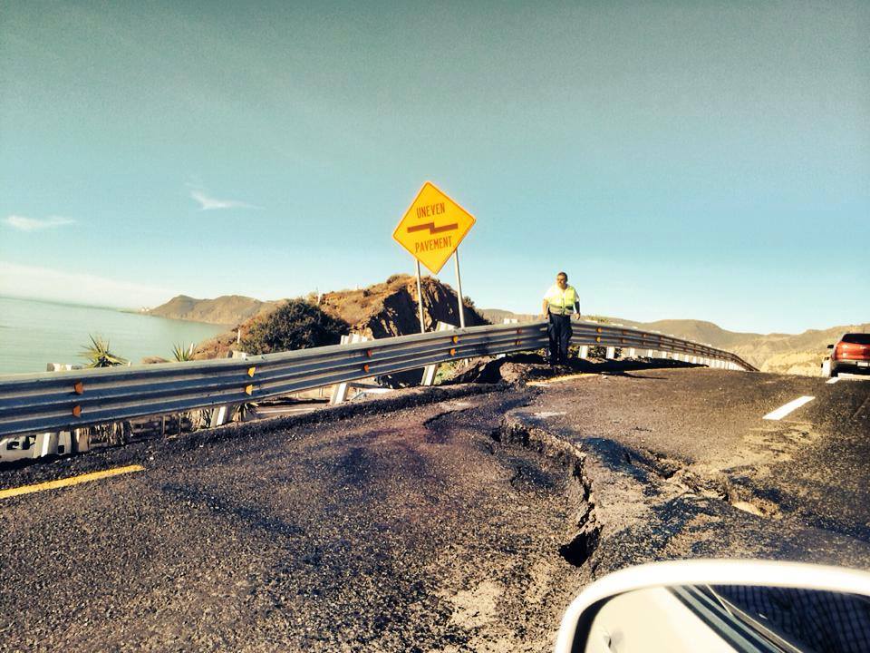 Hundimiento de carretera Escénica 