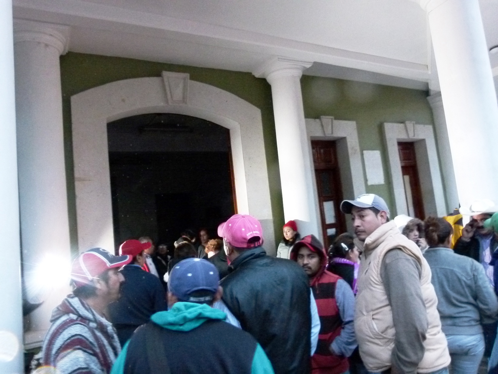 En la presidencia municipal se efectuaría el pago de aguinaldos a trabajadores municipales.